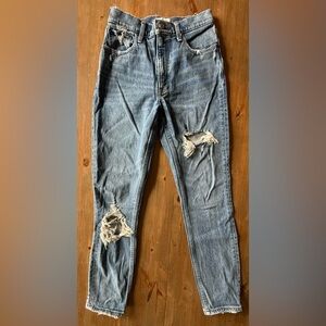 Abercrombie & Fitch The Mom High Rise - Destroy Medium Blue Wash